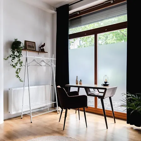 90sqm 2br Design Gem - Outdoor Terrace