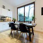 90sqm 2br Design Gem - Outdoor Terrace