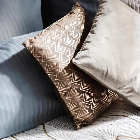 90sqm 2br Design Gem - Outdoor Terrace