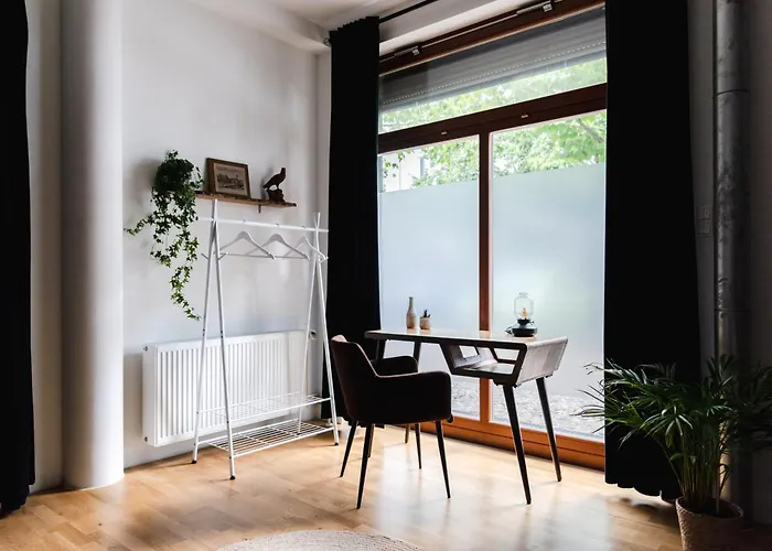 90sqm 2br Design Gem - Outdoor Terrace